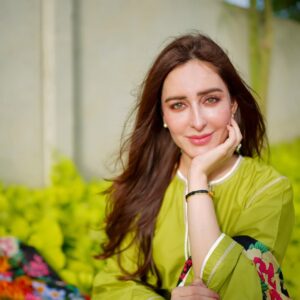 Sidra Niazi Instagram - 👗 @jugnulahore  @hussainrehar.official 🍃🌺