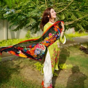 Sidra Niazi Instagram - 👗 @jugnulahore  @hussainrehar.official 🍃🌺
