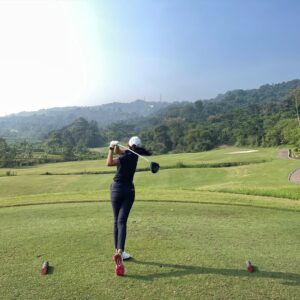 Sigi Wimala Instagram - Back on the green with my @taylormadegolfindonesia #Qi10max and my @indieguerillas cap
