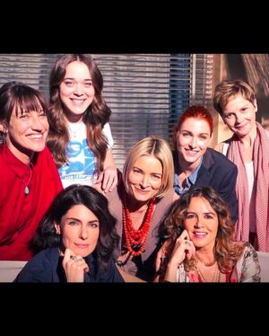 Silvia Mazzieri Instagram - Ecco alcuni momenti del set per voi❤️ 
Vi aspettiamo questa stasera alle 21.20 su canale 5 con la prima puntata della serie “Le onde del passato” con un gruppo meraviglioso ❤️
Ps ho portato anche mio papà sul set 😍
#annavalle @giuliomanfredonia67 @ferri.irene @faustosciarappa @eneabarozzi_ @fiorenzapieri @sergioalbelli @mariasolemansutti @mrosrusso @elisadieusanio @andreatarulloso @goffredomariabruno @fedecitarella @manuelgallese @margotnadam @emmavivalenti @emmascalzona @hifreak #andreatidona #mauriziodonadoni  @alessandravenzi @rosarioadaldo__hairstylist @fulviatellone @martafantozz @tromanoff61 @lucacapuanofficial @massimilianovado @federicaff___ @banijaystudios @fiction_mediaset @mediasetinfinity @canale5 @ttagency_new @serena.quattrocchi @onair_agency