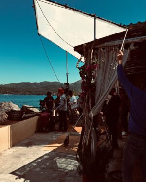 Silvia Mazzieri Instagram - Ecco alcuni momenti del set per voi❤️ 
Vi aspettiamo questa stasera alle 21.20 su canale 5 con la prima puntata della serie “Le onde del passato” con un gruppo meraviglioso ❤️
Ps ho portato anche mio papà sul set 😍
#annavalle @giuliomanfredonia67 @ferri.irene @faustosciarappa @eneabarozzi_ @fiorenzapieri @sergioalbelli @mariasolemansutti @mrosrusso @elisadieusanio @andreatarulloso @goffredomariabruno @fedecitarella @manuelgallese @margotnadam @emmavivalenti @emmascalzona @hifreak #andreatidona #mauriziodonadoni  @alessandravenzi @rosarioadaldo__hairstylist @fulviatellone @martafantozz @tromanoff61 @lucacapuanofficial @massimilianovado @federicaff___ @banijaystudios @fiction_mediaset @mediasetinfinity @canale5 @ttagency_new @serena.quattrocchi @onair_agency
