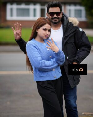 Simi Chahal Instagram - CMP 4 🫶🏼 with the
bestttt @onlyrakeshdhawan ✍🏼

#chalmeraputt4 #cmp4 #Savy #Bts #shoot