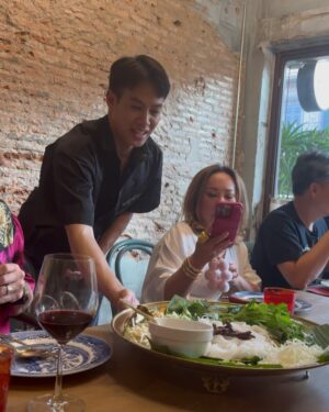 Sinjai Plengpanich Instagram - มาแล้วมาชิมอาหารใต้ที่ร้านเปิดใหม่ของ  @por_unnop  ร้าน“ANNOP” EAT&DRINK ร้านสวยเก๋ อาหารอร่อยทุกจาน บาร์ชั้น3บรรยากาศดีมาก เปิดแล้วนะคะ😘😋🥂🍾🥳