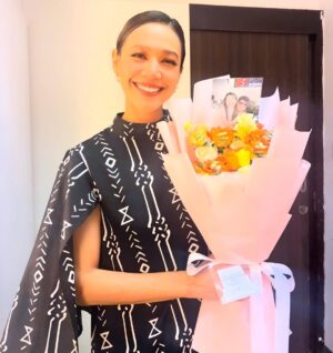 Siraphan Wattanajinda Instagram - ขอบคุณมากๆนะคะ สำหรับทุกกำลังใจที่ส่งมาให้นะคะ ทั้งที่ได้เจอกัน ทั้งที่ได้แต่สบตาแต่ไม่ได้คุยกัน ทั้งช่อดอกไม้ ทั้งข้อความที่ส่งมา  นุ่นอาจจะตอบกลับยังไม่หมด  หรือลงรูปไม่ครบ แต่ทั้งหมดนี้ส่งพลังให้นุ่นมากๆเลยค่ะ 🙏🥰 ขอบคุณที่มาชมนะคะ #เรื่องเล่าคืนเฝ้าผี #เรื่องเล่าคืนเฝ้าผี26568