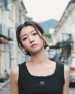 Sisley Choi Instagram - ⭐️🌟✨💫🌟⭐️
Planets align & I wish to be so deep in alignment with my purpose that my dreams start to chase me 🪷
.
@pedroshoes_official 
#pedroshoes_hk