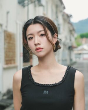 Sisley Choi Instagram - ⭐️🌟✨💫🌟⭐️
Planets align & I wish to be so deep in alignment with my purpose that my dreams start to chase me 🪷
.
@pedroshoes_official 
#pedroshoes_hk