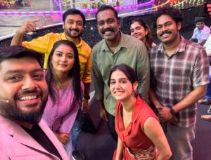 Snisha Chandran Instagram - Team❤️

#picoftheday #picture #love #flowerssmartshow #instagood #instagram #like 
@anaswara.rajan @sajingopu @jisma_jiji_kizhakkarakattu @rjmithun @sarathdasz @roshan_shanavas_