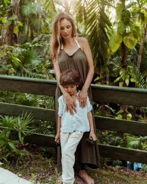 Sofya Kashtanova Instagram - 6 лет назад произошло самое главное событие моей жизни, ТЫ РОДИЛСЯ , сынок мой!  С тех пор мое сердце научилось любить по-новому, я узнала о смысле, о заботе, о самоотдаче и еще о многом♥️ Я не знаю людей более тонко чувствующих мир , чем ты ! Ты в свои 6 лет настоящий философ, в твоем сердце так много любви!  Наслаждайся этой жизнью, ведь она так увлекательна и интересна! А с твоими интересами и глубиной я уверена , что ты и мне покажешь новые грани красоты мироздания ! Я люблю тебя до самой дальней планеты , до планеты, которая называется ЛЮБОВЬ 🫶  С Днем Роджения , мой Джордж !!!