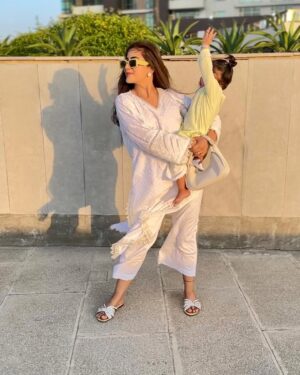 Sohai Ali Abro Instagram - Summer days with my baes. 
☀️🦄🤍