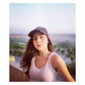 Sohai Ali Abro Instagram - Good girl w a lil hood.
#girlsjustwannahavesun ☀️🌼