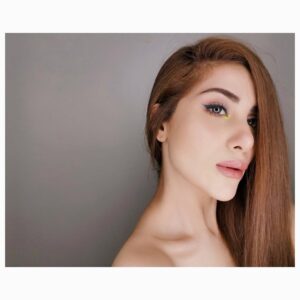 Sohai Ali Abro Instagram - A sass a day keeps the basics away! .
.
#makeupmafia 
#makeupbyme💄💋
