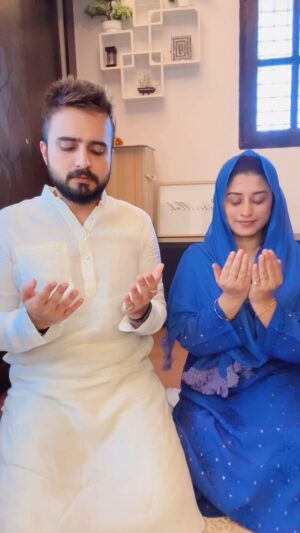 Somi Khan Instagram - Ramadan 1st jumma Mubarak guys ..!! 

#adilkhandurrani#somikhan#ramadan#jumma