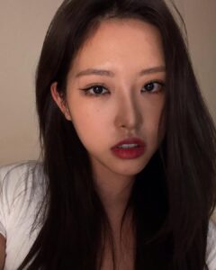 Actress Son Hye-ju HD Photos and Wallpapers March 2025