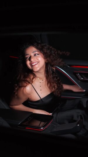 Sonal Aggarwal Instagram - All I want is some classic, old-fashioned romance this valentine’s day ❤️🥰 
.
With @palmonas_official 
#sayitwithpalmonas #valentines #valentinesday #valentinesgifideas #pinkpeppercorn #stylewithsonal