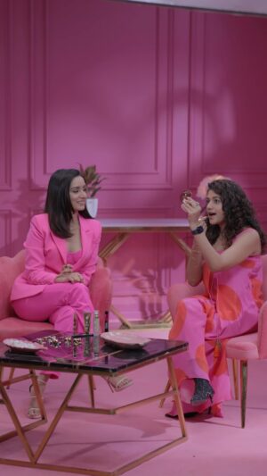 Sonal Aggarwal Instagram - Had such a fun afternoon with the gorgeous @shraddhakapoor who styled me up in her favorite lip colour shades from @myglamm ‘s super 4, 4-in-1 liquid lipstick stack Nude Mood and shared her secret accessory tips & tricks !

#InfinitePossibilitiesEveryday #MyGlammSuper4 #shraddhakapoor #pinkpeppercorn