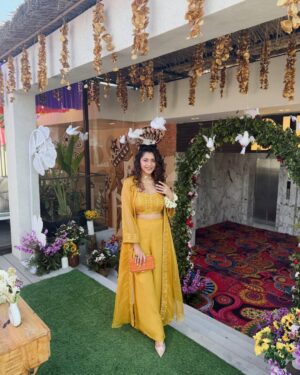 Sonal Aggarwal Instagram - Feeling those Haldi vibes 💛
.
Outfit: @asopalav 
Jewellery: @allme.designs 
.
.
#pinkpeppercorn #haldioutfit #stylewithsonal #indianwedding