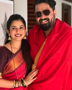 Sonal Monteiro Instagram - “Embracing the divine blessings of Lord Shiva on this Maha Shivaratri. May his light guide our path and bring peace to our hearts. 
‘’ಓಂ ನಮಃ ಶಿವಾಯ’’ 🙏
ಸರ್ವರಿಗೂ ಮಹಾ ಶಿವರಾತ್ರಿ ಹಬ್ಬದ ಶುಭಾಶಯಗಳು.

#sonalmonteiro #tharunsudhir #tharunsonaltakeok