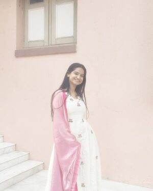 Sonam Lamba Instagram - In love with this dress ❤️

Styled by- @leena_.11 
Brand- @clothido_
📸- @journey_klickers