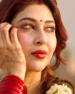 Sonarika Bhadoria Instagram - 🦢✨

Saree @jarierabanaras