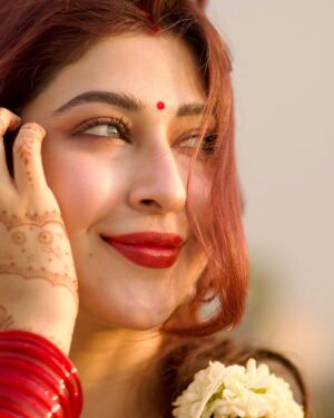 Sonarika Bhadoria Instagram - 🦢✨

Saree @jarierabanaras