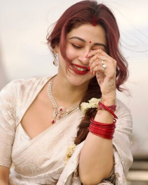 Sonarika Bhadoria Instagram - 🦢✨

Saree @jarierabanaras