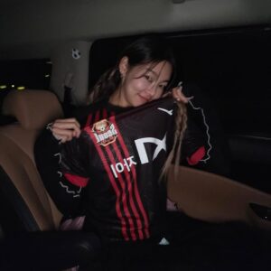Song Hae-na Instagram - 쿠플픽 부터 경기까지 완벽한 하루를 보낼수 있었어요
추운날씨에 열심히 뛰어준 선수분들 짱ㅠ
많은분들이 인사도 해주시고 고마워요♡