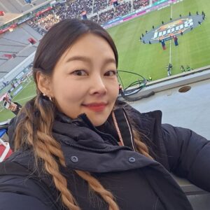 Song Hae-na Instagram - 쿠플픽 부터 경기까지 완벽한 하루를 보낼수 있었어요
추운날씨에 열심히 뛰어준 선수분들 짱ㅠ
많은분들이 인사도 해주시고 고마워요♡