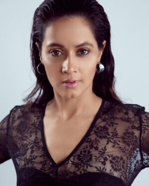 Sonia Balani Instagram - 🦅 

📸: @amolswarnakar
Makeup: @celebsmakeupbysejal 
Hair: @jayshreethakkarhairartist