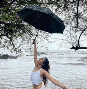 Sonia Balani Instagram - Goa and Monsoons ❤️

1) No handsome hunks in sight😢 

2) But the weather’s got great abs 😻🌳 🌧️