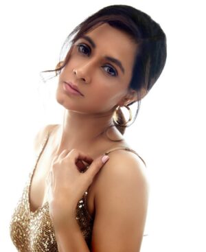 Sonia Balani Instagram - 🌼

📸: @amolswarnakar 
Makeup: @makeoverbysejalthakkar 
Hair: @jayshreethakkarhairartist 

#actor #modeling #photoshoot #model
