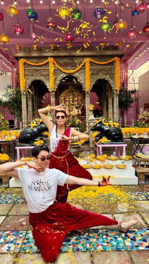 Sonia Couling Instagram - เมื่อหุ้นส่วนสุดที่รักของฉัน บนเอาไว้หน้าพระพิฆเนศกลางถนนนิมานเหมินที่เชียงใหม่ ว่าถ้าปิดสปอนเซอร์ครบก่อนแถลงข่าว, จะพาพี่ขึ้นมารำแก้บน (ครั้งแรกในชีวิต), โดยไม่ได้ปรึกษาก่อนหรือแจ้งล่วงหน้า… 😅 พี่พิมก็จำเป็นต้องบินขึ้นไปตามคำขอ… ทั้งอิ่มบุญ, ทั้งแก้บน, ขอใหม่, และออกกำลังกายไปในตัว 55555 ขอบคุณมะตูมมากๆนะครับ ที่ทำให้ชีวิตพี่มีสีสันมากกกกกกก @dj_matoom คราวหน้าแจ้งก่อนก็ดีนะ 😂#สมรภูมิโซเชียล #thesocialwarrior #lovemyjob #รำแก้บน