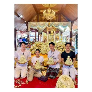 Sonia Couling Instagram - สำเร็จไปอีกหนึ่งทริป…. อิ่มบุญ, ขึ้นวัดไปแก้บน, เบื้องหลังกว่าจะถึงจุดนั้น… วุ่นวายสนุกสนานกันมากค่ะ 555 ขอบคุณเพื่อนทุกคนที่มาร่วมสนุก และทำบุญร่วมกัน… 🥰❤️
We did it!!! 
#socialwarrior #อิ่มบุญสุดๆ #temples #friendship #laughter #AirAsiaXTheSocialWarrior #flyairasia