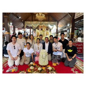 Sonia Couling Instagram - สำเร็จไปอีกหนึ่งทริป…. อิ่มบุญ, ขึ้นวัดไปแก้บน, เบื้องหลังกว่าจะถึงจุดนั้น… วุ่นวายสนุกสนานกันมากค่ะ 555 ขอบคุณเพื่อนทุกคนที่มาร่วมสนุก และทำบุญร่วมกัน… 🥰❤️
We did it!!! 
#socialwarrior #อิ่มบุญสุดๆ #temples #friendship #laughter #AirAsiaXTheSocialWarrior #flyairasia