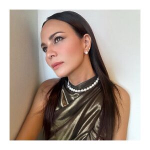 Sonia Couling Instagram - Grace Kelly: “The Pearl is the Queen of the gems and the gems of the Queens” 

Love to the max. Thank u to @matarastudio and @realjongjin for this gorgeous set na ka. ❤️🥰

#love #pearls #matara #jewelry
