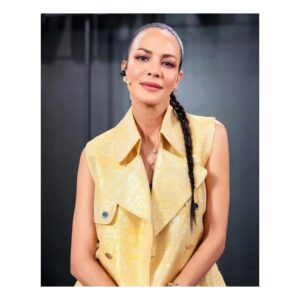 Sonia Couling Instagram - We have come to the end of the show @thenewmentorofficial and what an experience: such an honor and lots of fun to have been a judge in the show. Thanks to @huoggiangggg for having me and congrats on a great production and success💋. Thanks to the team and everyone involved. Kisses to @metinee for the cross country organization ❤️
Big congrats to the winner 🏆. Everyone worked so hard. Well done to all the girls. 

Hair: @m1616m 
Make Up: @nontapat 
Outfit: @asavagroup @polpatasava 🥰
