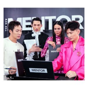 Sonia Couling Instagram - Well this episode of @thenewmentorofficial was fun. Working with the dramatic @dj_matoom and judging this cover shoot for @lofficielvietnamofficial and @bulgari. Big congrats to the winning cover on team @hongocha, it really portrayed high fashion and beautiful Vietnamese culture. ❤️ #superjudge #thenewmentor #lovemyjob #ilovevietnam #fashion 

Hair: @m1616m 
Make up: @golfmakeup 
Outfit: @narong_official