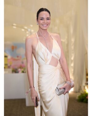 Sonia Couling Instagram - WandOland…. The wedding. 
Dress: @sobasiz_official 
Hair: @m1616m 
Makeup: @taetae_parada