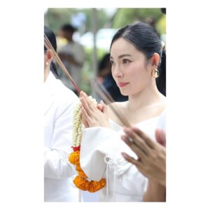 Sonia Couling Instagram - Today. 09.09.24 เวลา 09.09. พิธีบวงสรวง ณ เทวลัยพระพิฆเนศช่อง 7 HD

เปิดตัวรายการใหม่อย่างอบอุ่น … The Social Warrior, สมรภูมิโซเชียล… จะเกิดขึ้นเร็วๆนี้…. 

#thesocialwarrior 
#สมรภูมิโซเชียล
#masterJT
#masteraum
#mastergubgib
#masterning

#TikTokShop