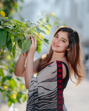 Soniya Suresh Instagram - 🫧🫧
PC : @kp_fotofactory 
.
.
#photo#insta#candid#photography