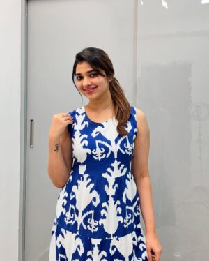 Soniya Suresh Instagram - Feeling myself in @tsboutique625 comfy dress
.
.
.
#dress#collab#comfyfit