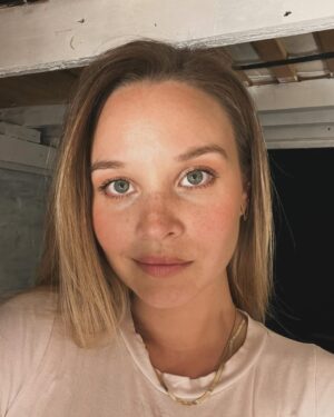 Sonja Gerhardt Instagram - 35,single for a reason…first glimpse of spring and I can’t wait for what’s to come! 2025 is off to a brilliant start 💞 Have a beautiful start into the week everyone!