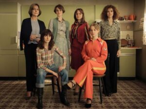 Sonja Gerhardt Instagram - Watch out, Familie Schöllack kommt zurück! 
#kudamm77 

@sonjagerhardt @ehrlichmaria @claudiamichelsen @frau_hess @mariiiebecker @ufa_production @carlotta.zazie @micha_schreitel @mauricepehle