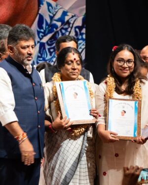 Sonu Venugopal Instagram - Thank you for the honour Karnataka Pradesh Congress Committee, Hon CM and DY CM and @sowmyareddy_official. 

A little bit of context - On the ocassion of Smt Indira Gandhi’s birth anniversary, KPCC chose to honour women from various fields (All doing some fantastic work) and I was one among them. As a comedian, I feel a bit awkward to be amongst these wonderful ladies who are working every single day to make this country a better one, but it also makes me realise my responsibility, to make someone’s day better and this wouldn’t have happened if you didn’t support me in my journey. 

So, to everyone who is reading this - THANK YOU!

📸 @sham.mov