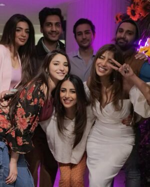 Sonya Hussyn Instagram - She wrote love with her smile and magic with her eyes. 
🌻 🍊💫

Laughing, adventuring, and making memories with my incredible squad. the moments that make life truly special!

Wearing my absolute favorite @sairanoorofficial 💜
Makeup @nabila_salon 
#throwback to my baby @ushnashah ‘s birthday 😚 love you ♾️ 
#sonyahussyn