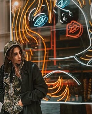Sonya Hussyn Instagram - 🖤🦅❄️

  Cold hands, Warm Heart. ❌
 Warm Hands, Cold Heart…. ✔️💀

#sonyahussyn #newyork #nyc #potd #winterfashion 

#styleinspo