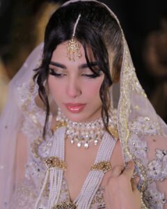 Actress Sonya Hussyn HD Photos and Wallpapers March 2025