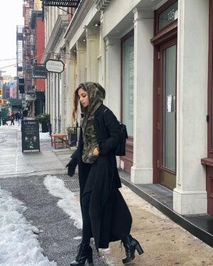Sonya Hussyn Instagram - 🖤🦅❄️

  Cold hands, Warm Heart. ❌
 Warm Hands, Cold Heart…. ✔️💀

#sonyahussyn #newyork #nyc #potd #winterfashion 

#styleinspo