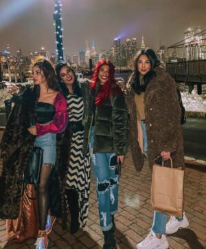 Sonya Hussyn Instagram - Very cutesy, Very demure 🎀🥂🧸

.
.
#sonyahussyn #demure #traveldiaries #photodump