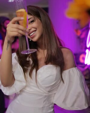 Sonya Hussyn Instagram - She wrote love with her smile and magic with her eyes. 
🌻 🍊💫

Laughing, adventuring, and making memories with my incredible squad. the moments that make life truly special!

Wearing my absolute favorite @sairanoorofficial 💜
Makeup @nabila_salon 
#throwback to my baby @ushnashah ‘s birthday 😚 love you ♾️ 
#sonyahussyn