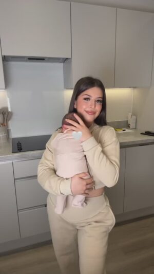 Sophia Grace Brownlee Instagram - girl mom🩷

_

_

_

_

_

_

#mom#girlmom#baby#babies#babygirl#girl#newborn#love#babiesofinstagram#momof2#momlife